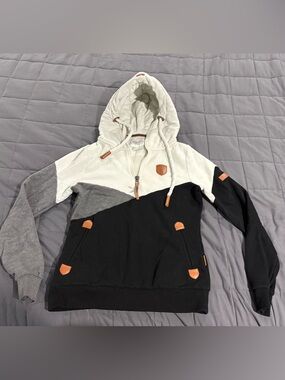 Wanakome white, Black & Gray Hoodie with asymmetrical design 1/4 zip sz medium